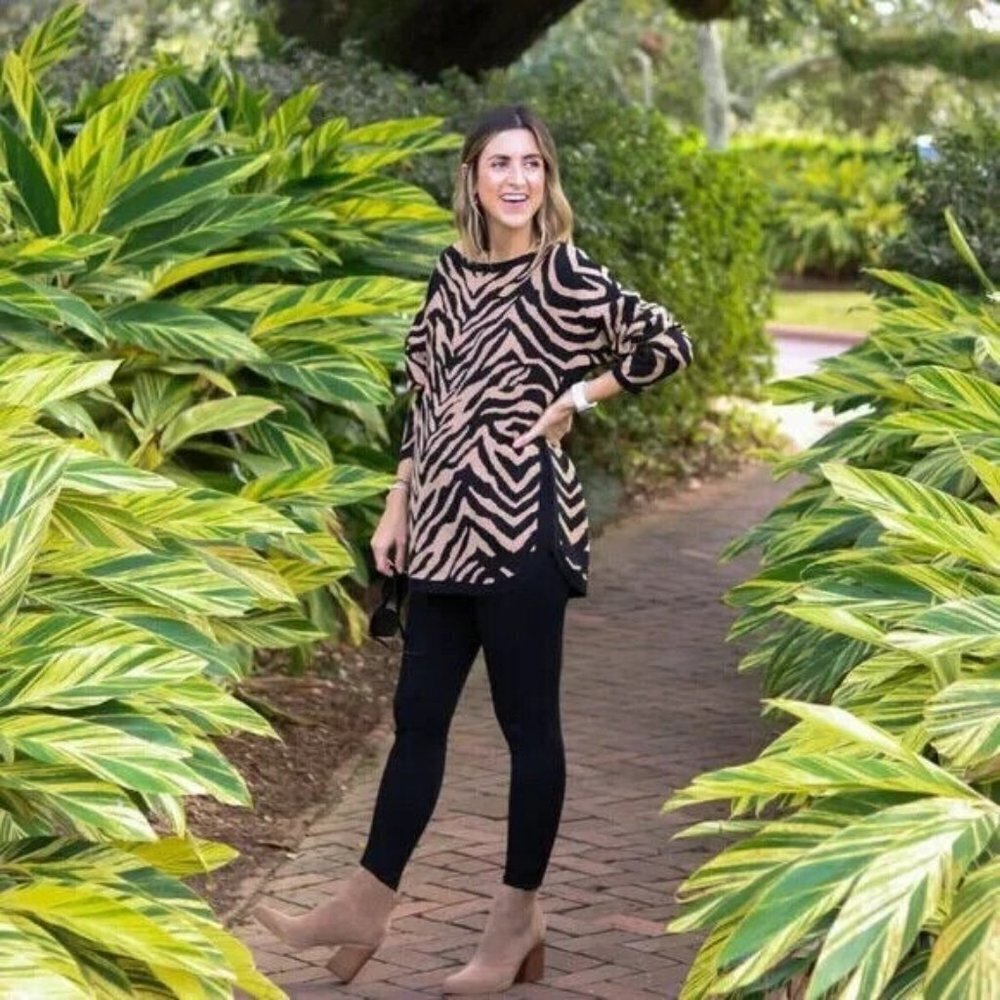 Cabi Dani‎ Pullover Sweater Top Size S Animal Print Black & Beige Knit